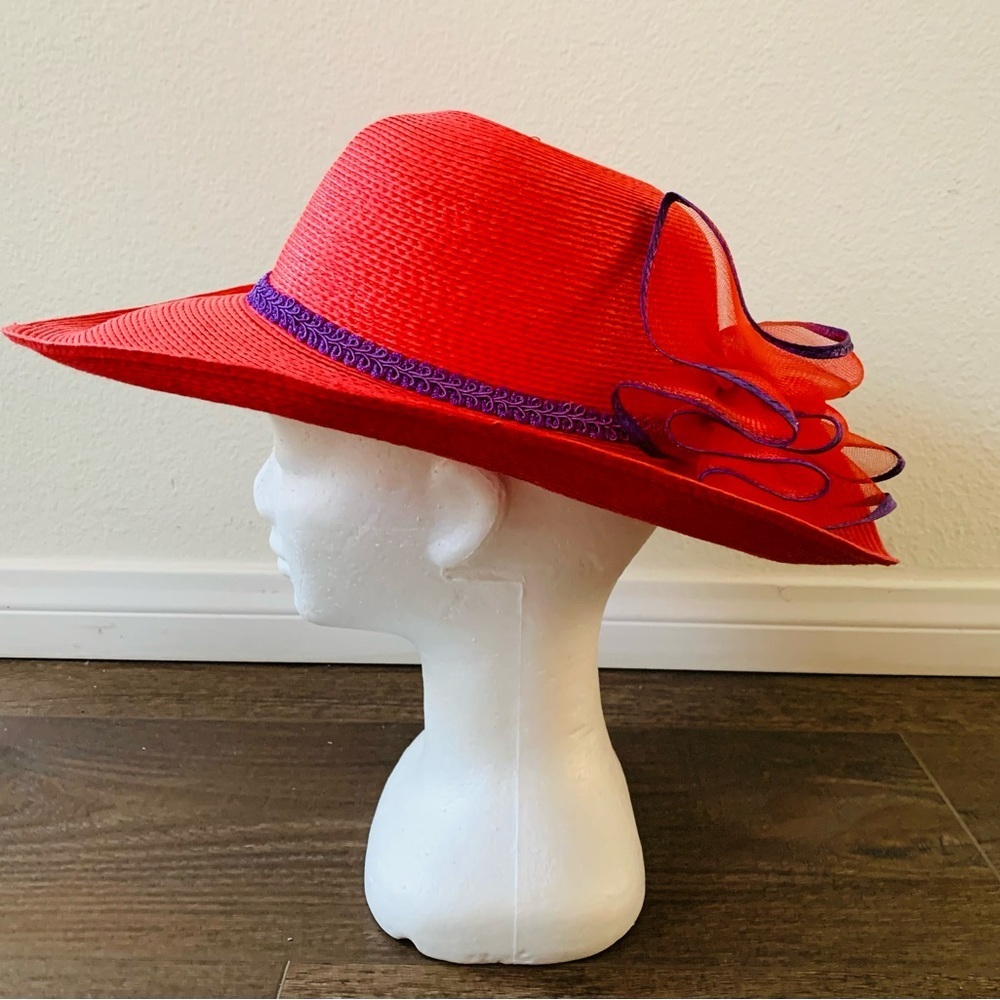 Jaclyn Smith hat